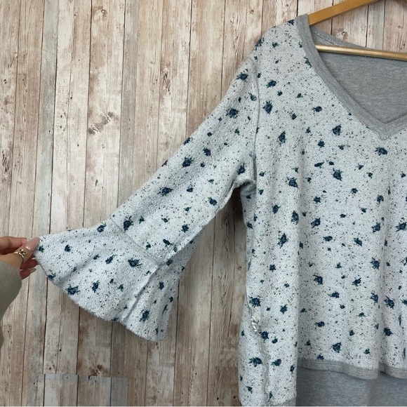 Michael Stars Reversible V-Neck Ruffle Cuff French Terry Floral Top Size M Women - Picture 8 of 11